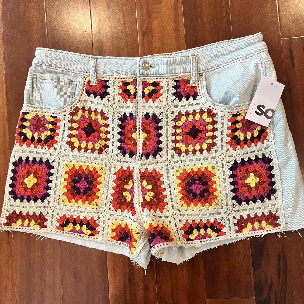 New NWT So by Sonoma Denim Jean Shorts Crochet Granny Square Boho Sz 17 / 33w